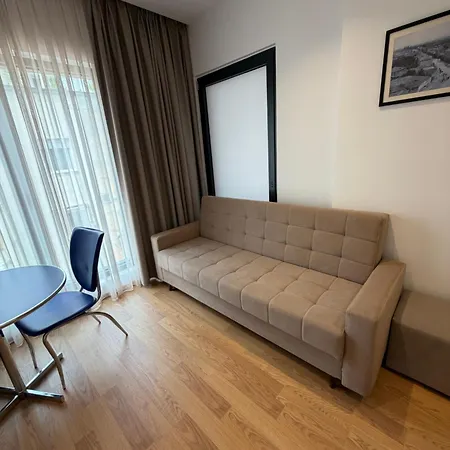Eki Center Апарт-отель Тирана